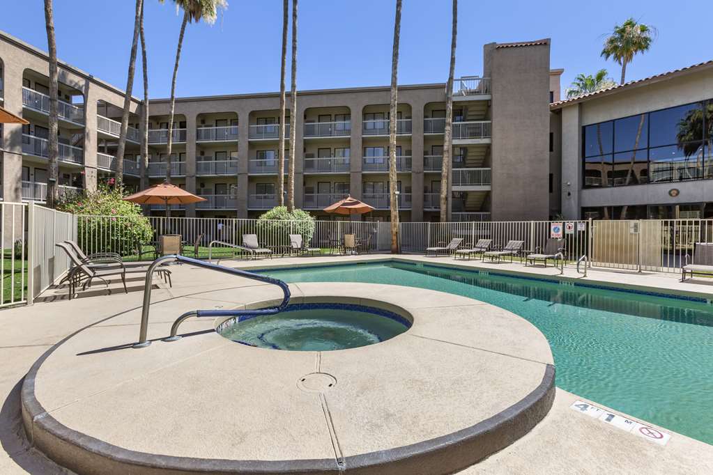 Фото Best Western Plus Scottsdale Thunderbird Suites