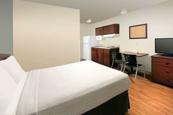 Фото WoodSpring Suites Topeka