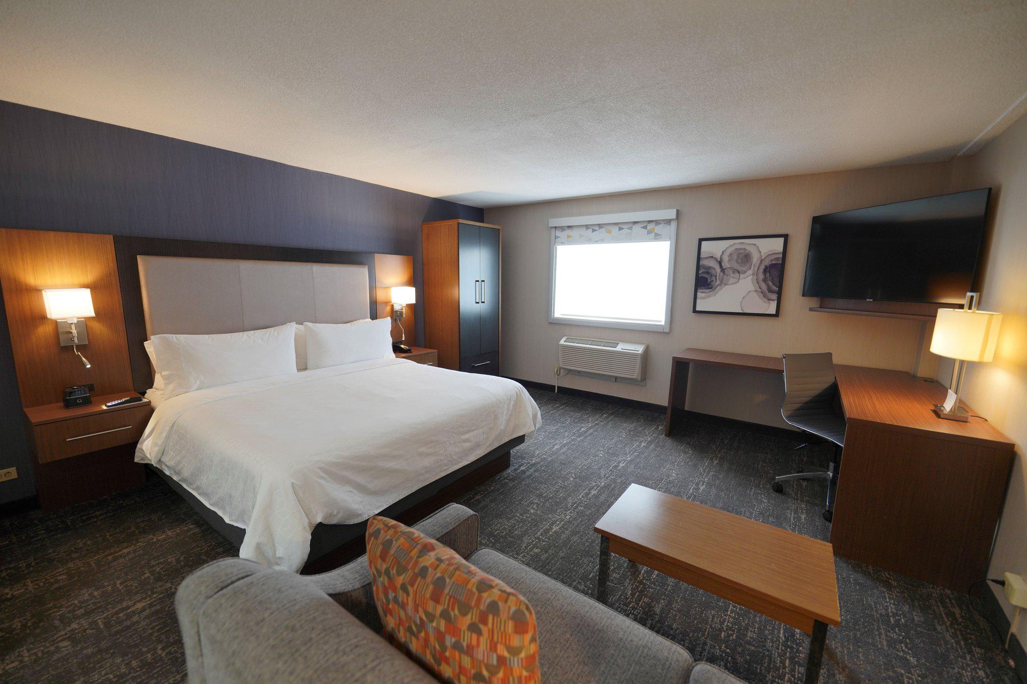 Фото Holiday Inn & Suites Chicago-Carol Stream