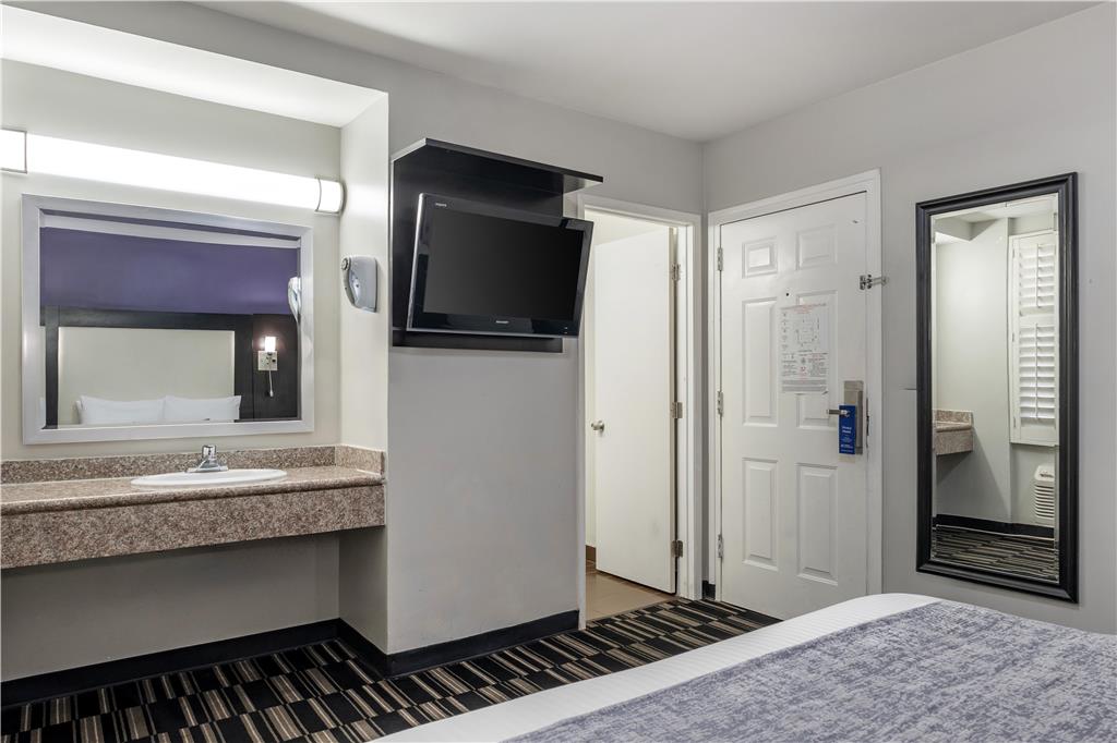 Фото SureStay Hotel by Best Western Beverly Hills West La