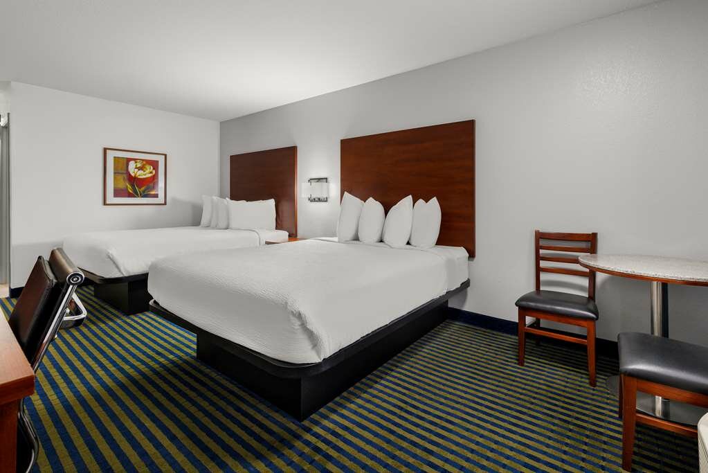 Фото SureStay Plus by Best Western Brooks