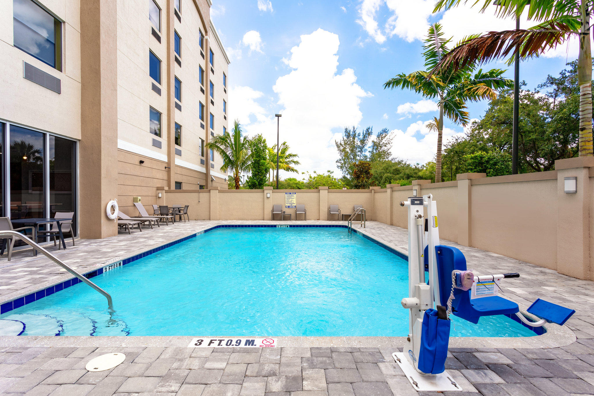 Фото Holiday Inn Express and Suites Miramar, an Ihg Hotel