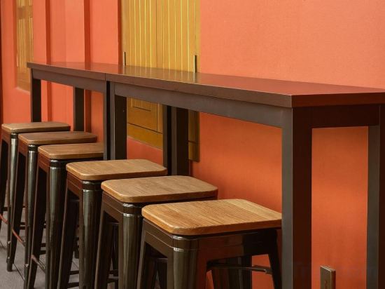 Фото Wink at Upper Cross Street