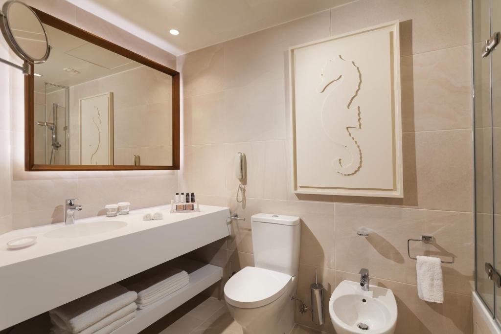 Фото St Raphael Resort & Marina