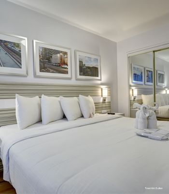 Фото Town Inn Suites