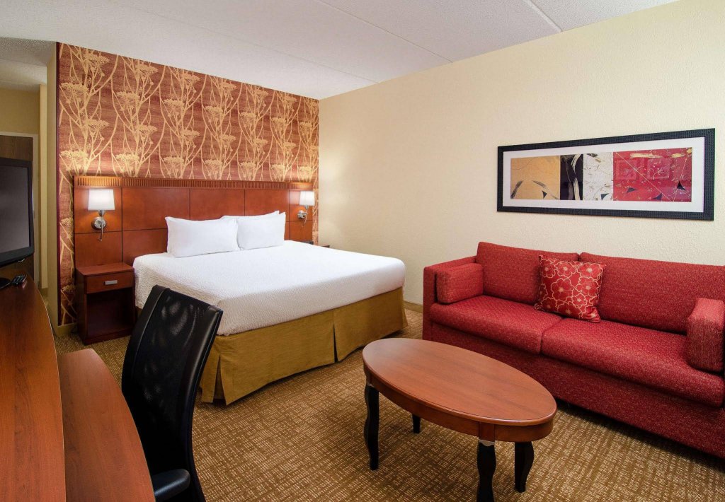 Фото Courtyard by Marriott Charlotte Southpark