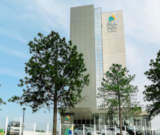 Фото Plaza Inn Week Inn