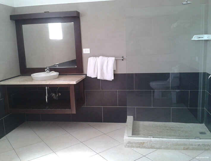 Фото New Garden Hotel