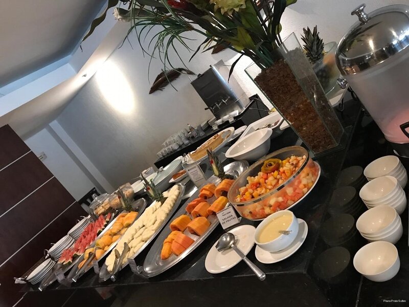 Фото Plaza Praia Suites