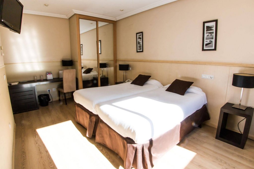 Фото Hotel Suites Feria de Madrid