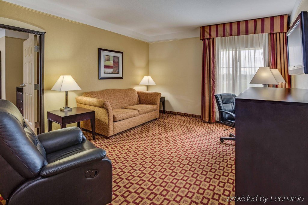 Фото La Quinta Inn & Suites by Wyndham Canton Ms