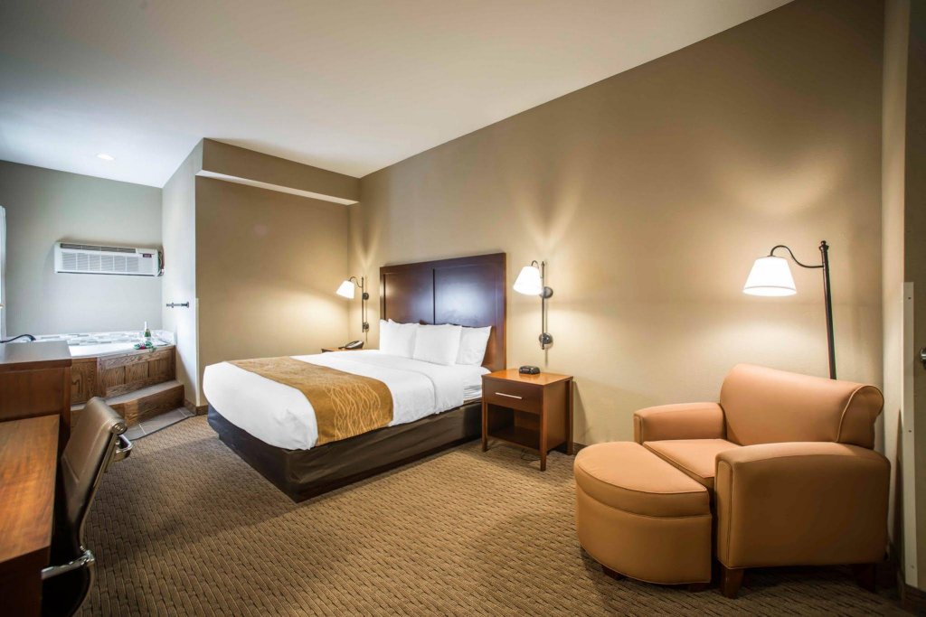 Фото Comfort Inn Warrensburg Station