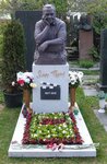 Режиссёр Эльдар Александрович Рязанов (Новодевичье кладбище, уч10), graves of famous people