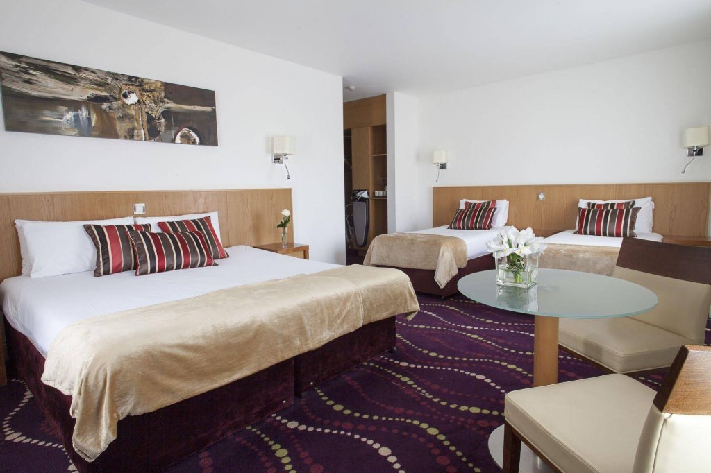 Фото Arlington Hotel O'Connell Bridge