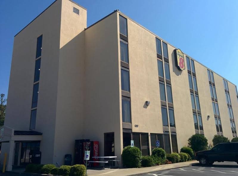 Фото Super 8 by Wyndham Myrtle Beach/Market Common Area