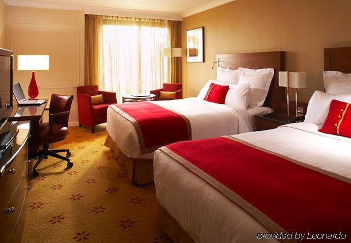 Фото Delta Hotels by Marriott Heathrow Windsor