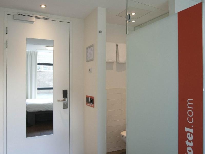Фото EasyHotel Rotterdam City Centre