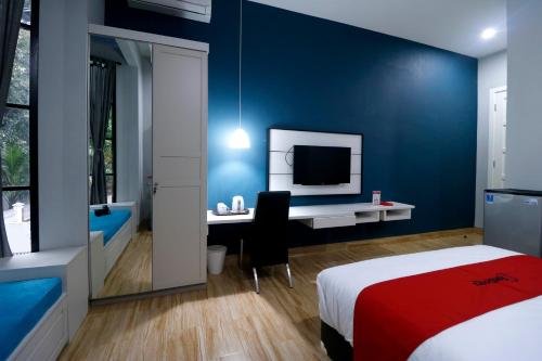 Фото RedDoorz Premium near Rs Pondok Indah