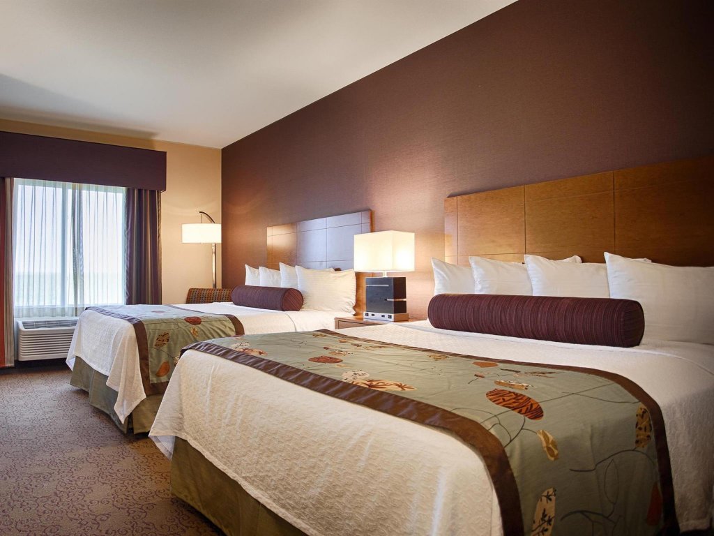 Фото Best Western Plus Carousel Inn & Suites