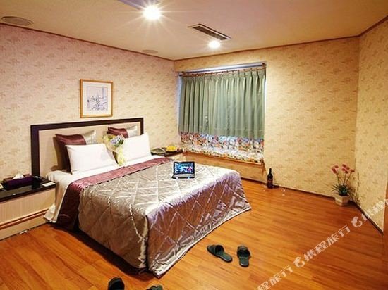 Фото Left Bank Hotel