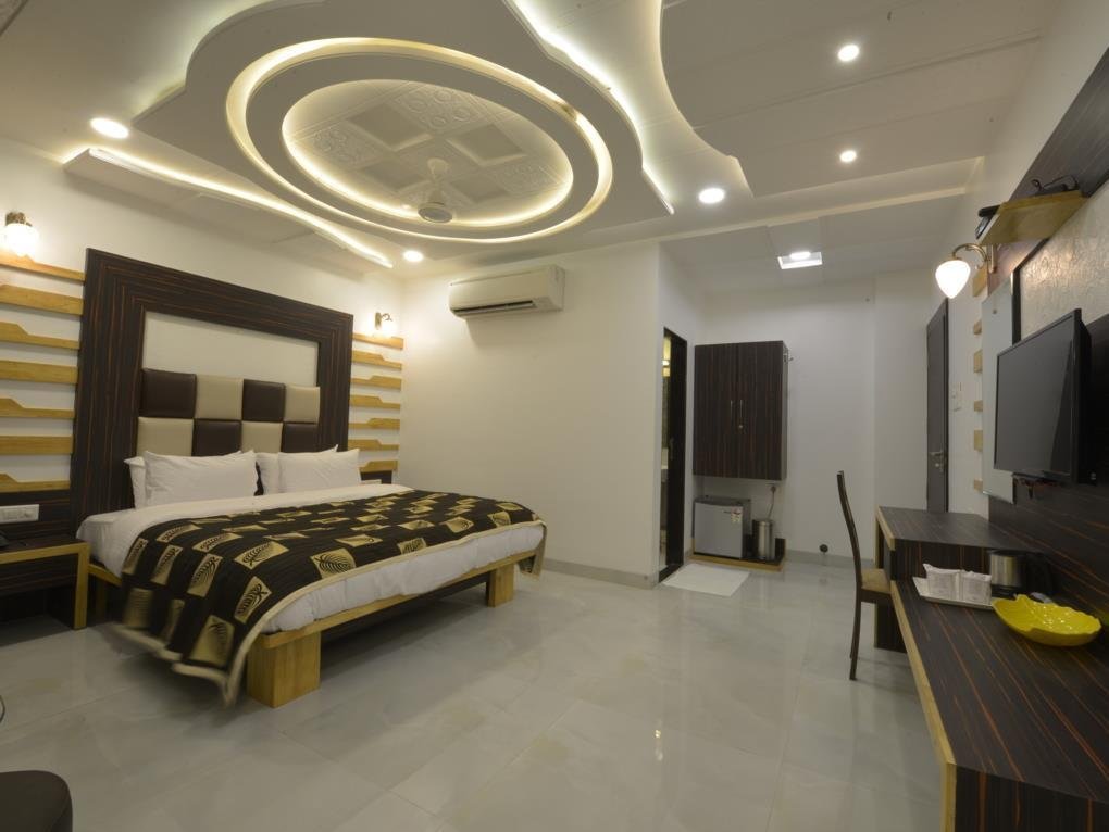 Фото Hotel J P International