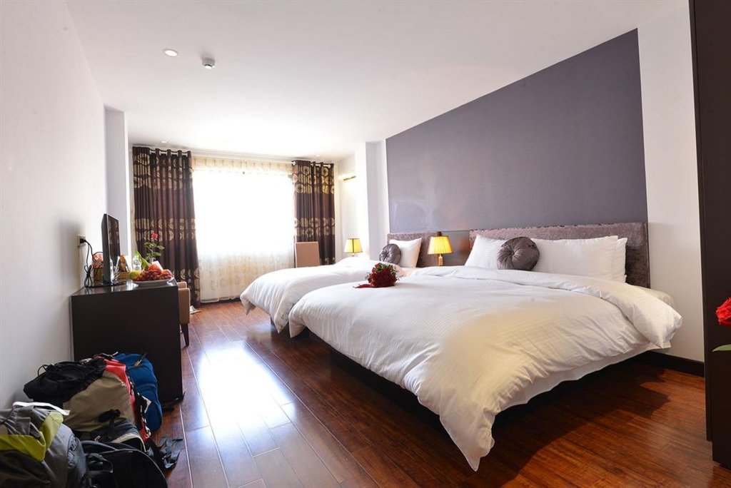 Фото Golden Sun Suites Hotel