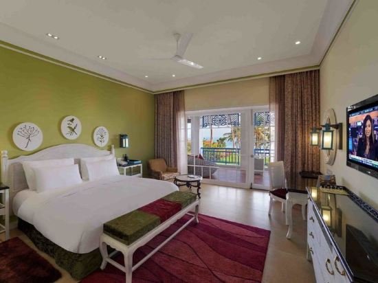 Фото Mayfair Palm Beach Resort
