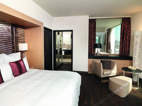 Фото Renaissance Zurich Tower Hotel