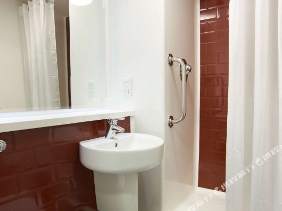 Фото Travelodge London Excel Hotel