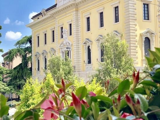 Гостиница Bue Nero Suites Verona в Вероне