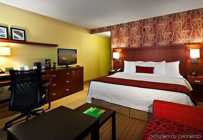 Фото Courtyard by Marriott Baton Rouge Siegen Lane