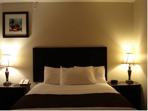 Фото Days Inn by Wyndham Chetwynd