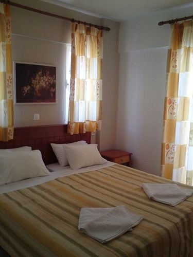 Фото Sunshine Studios & Apartments