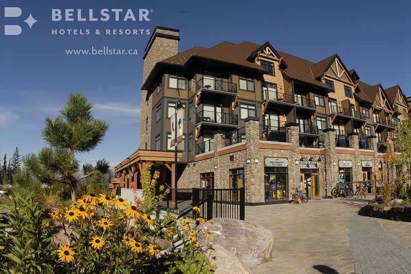 Фото Glacier Mountaineer Lodge