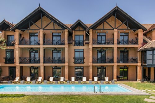 Гостиница Radisson Hotel Tamboho Waterfront Antananarivo в Антананариву