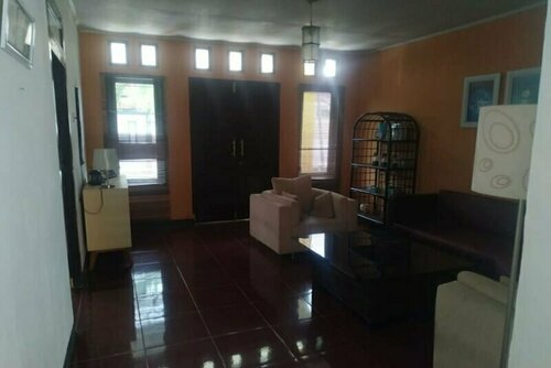 Гостиница Oyo 90699 Yellow White Guesthouse Palu в Палу