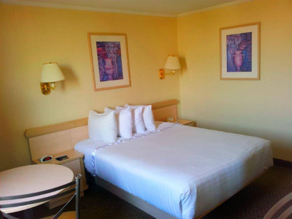 Фото Meadowlands View Hotel