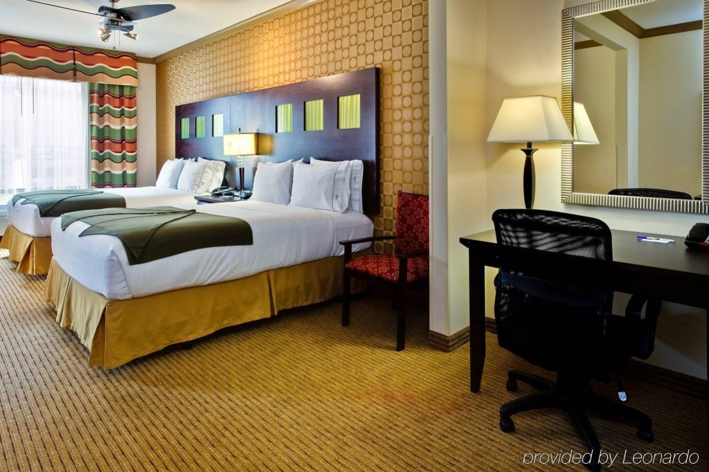 Фото Holiday Inn Express Hotel & Suites Dallas South - Desoto, an Ihg Hotel
