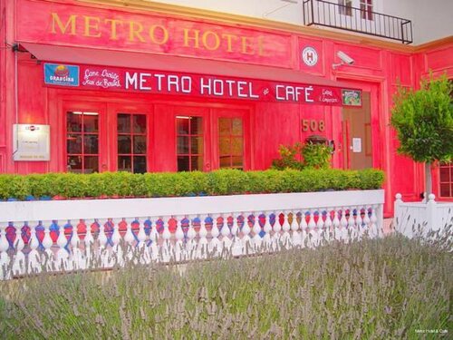 Гостиница Metro Hotel and Cafe в Петалуме