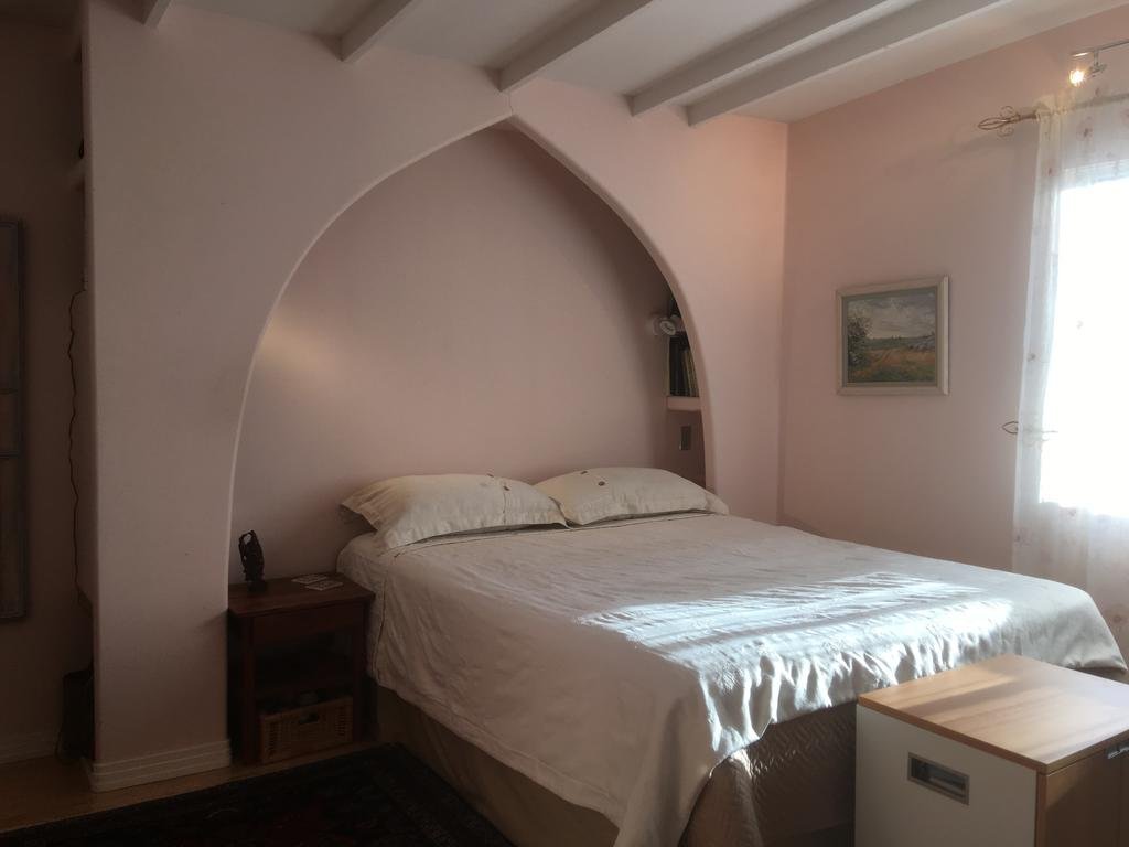 Фото Mediterranean Edmonton BnB