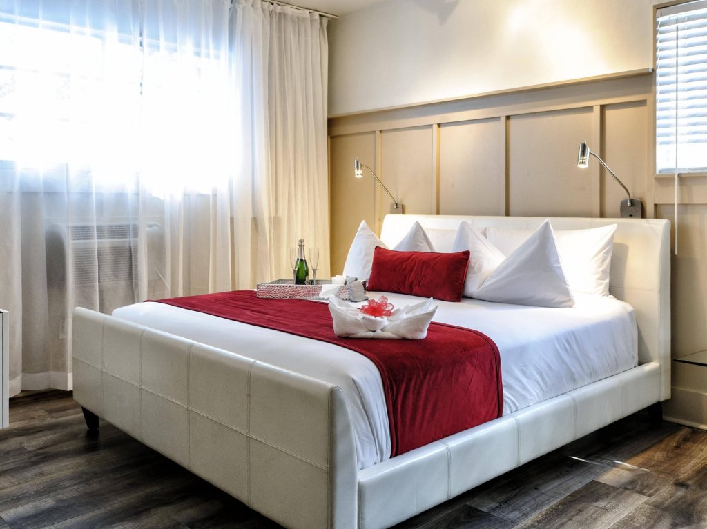 Фото Catalina Hotel & Beach Club