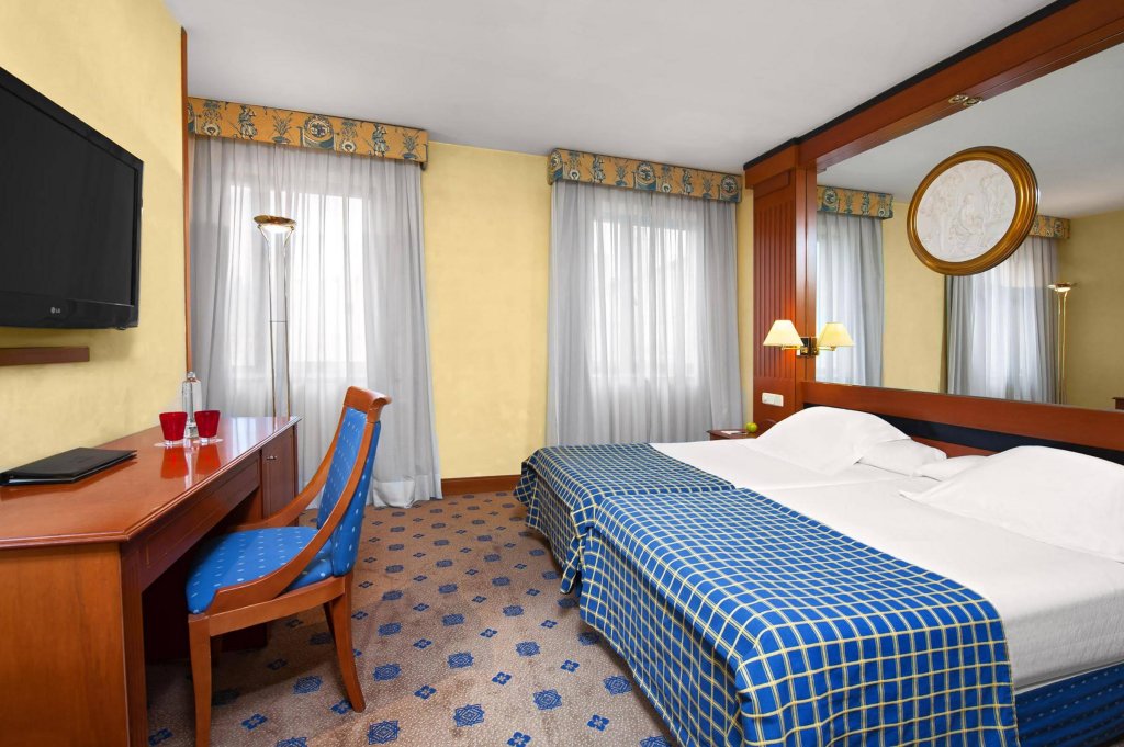 Фото Melia Granada Hotel