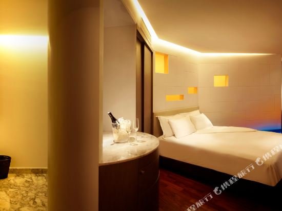 Фото Lit Bangkok Hotel