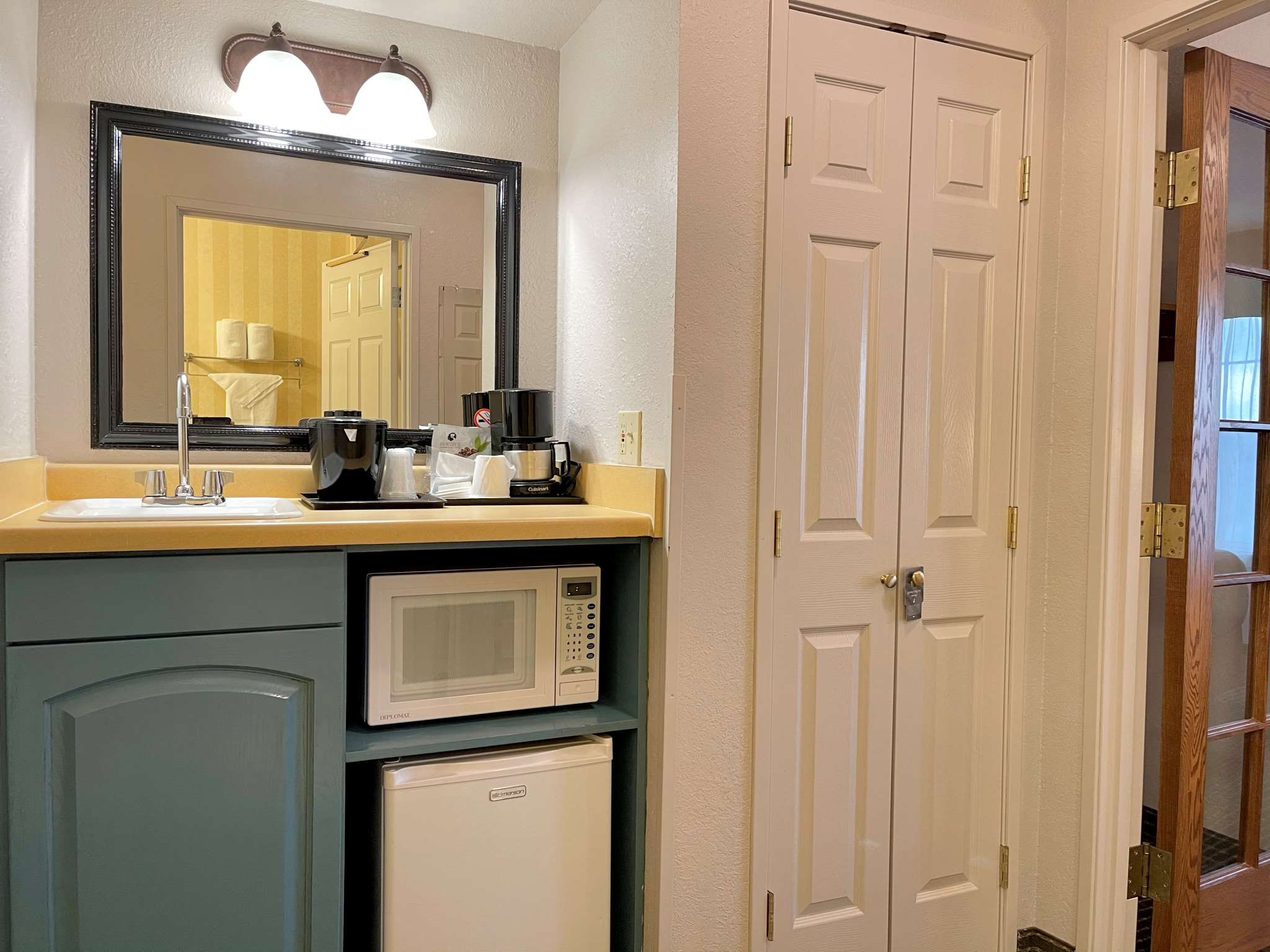 Фото Holiday Inn Express & Suites Zion by IHG