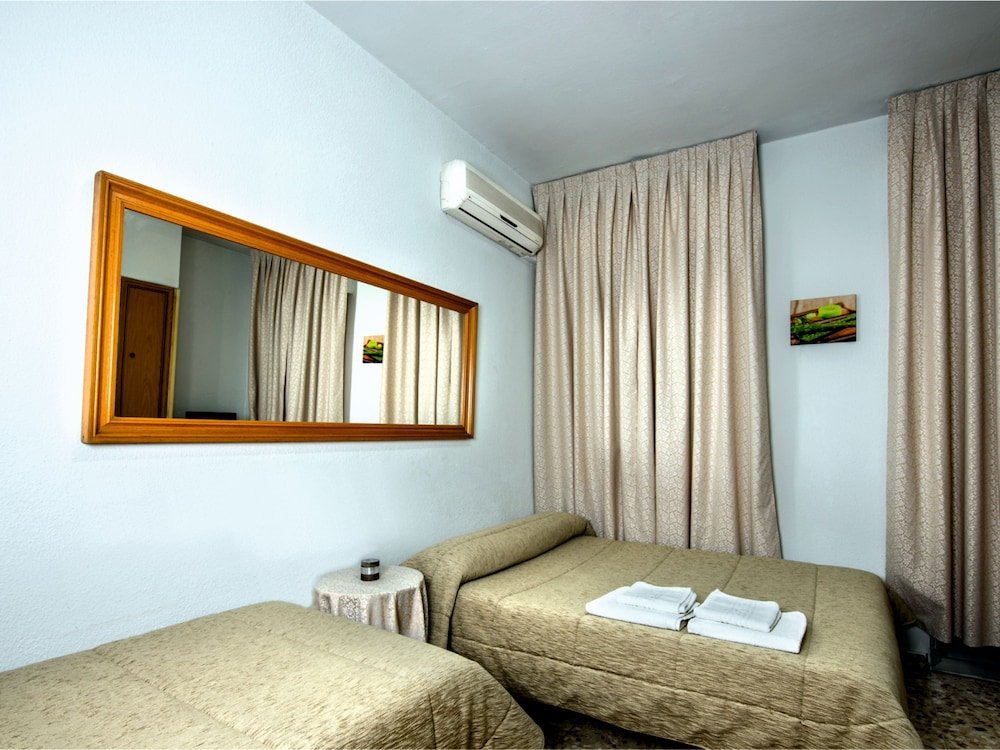 Фото Hostal Santa Bárbara