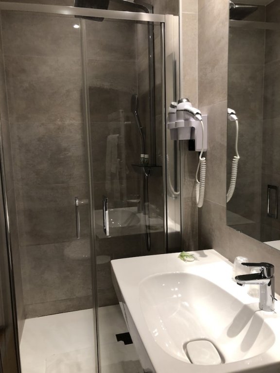 Фото Hôtel La Villa Fleurie