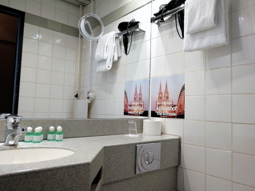 Фото Hotel Königshof The Arthouse