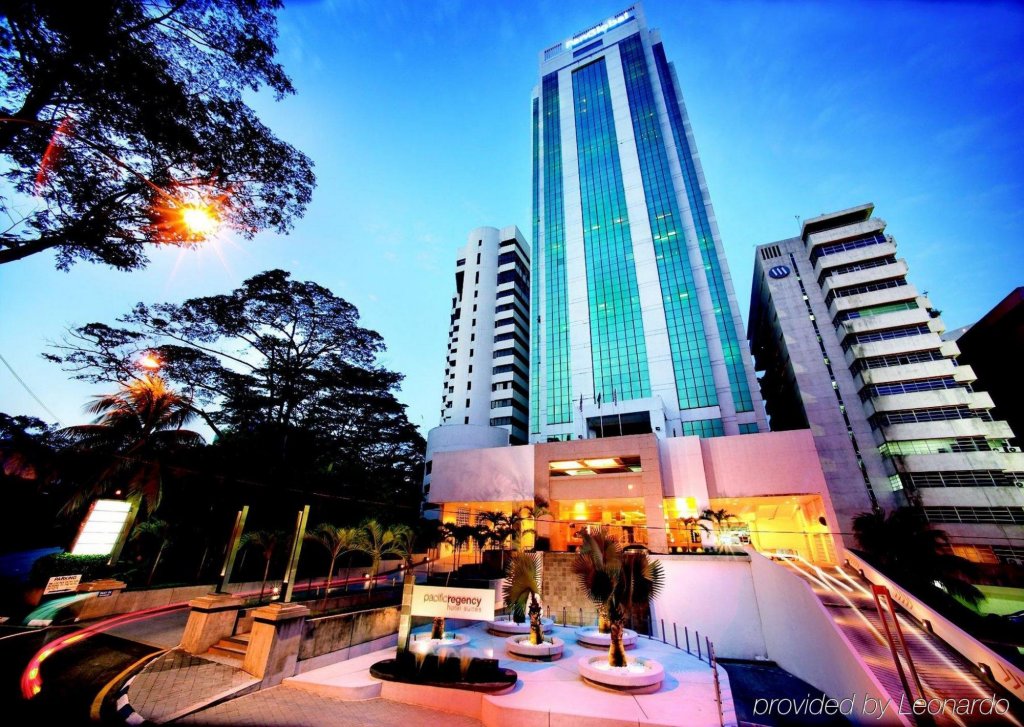 Фото Pacific Regency Hotel Suites