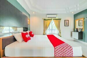 Гостиница Oyo 926 Sydney Resort в Супханбури