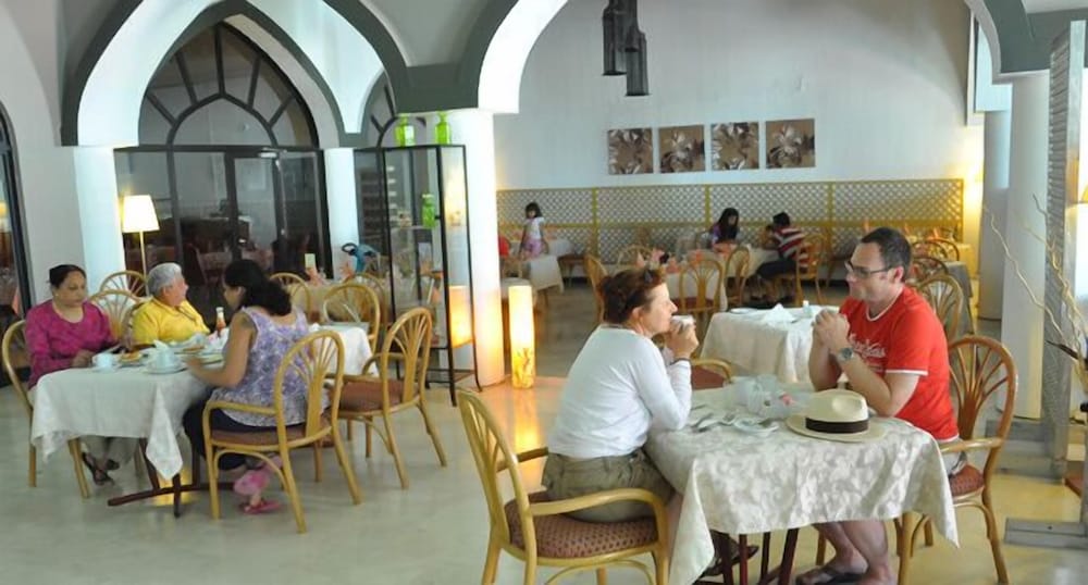 Фото Capital O133 Al Sawadi Beach Resort & SPA